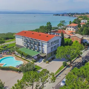 https://hotel-miramar.it-lombardy.com
